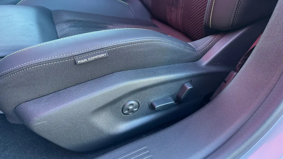 GT Avantage 58 kWh | Apple Carplay / Android Auto | Adaptieve Cruise Control | 360° Camera | Stoelverwarming Voor | Stuurverwarming | Navigatie | Elektrische achterklep | Achteruitrijcamera