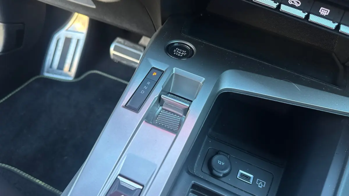 GT Avantage 58 kWh | Apple Carplay / Android Auto | Adaptieve Cruise Control | 360° Camera | Stoelverwarming Voor | Stuurverwarming | Navigatie | Elektrische achterklep | Achteruitrijcamera
