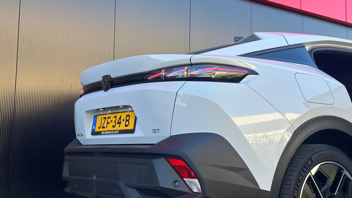 GT Avantage 58 kWh | Apple Carplay / Android Auto | Adaptieve Cruise Control | 360° Camera | Stoelverwarming Voor | Stuurverwarming | Navigatie | Elektrische achterklep | Achteruitrijcamera