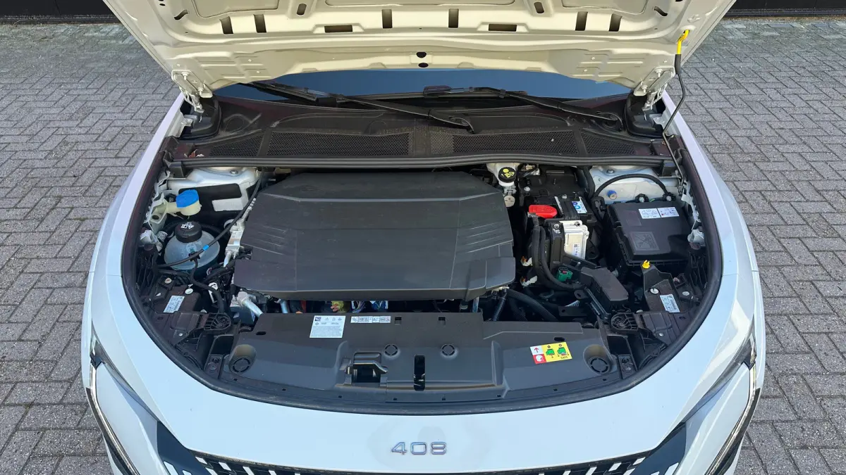 GT Avantage 58 kWh | Apple Carplay / Android Auto | Adaptieve Cruise Control | 360° Camera | Stoelverwarming Voor | Stuurverwarming | Navigatie | Elektrische achterklep | Achteruitrijcamera