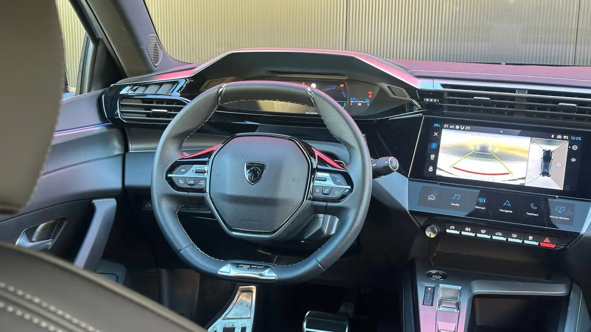 GT Avantage 58 kWh | Apple Carplay / Android Auto | Adaptieve Cruise Control | 360° Camera | Stoelverwarming Voor | Stuurverwarming | Navigatie | Elektrische achterklep | Achteruitrijcamera