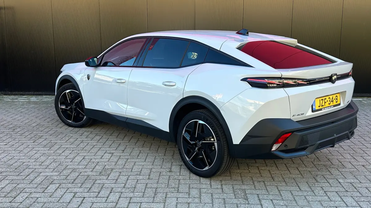 GT Avantage 58 kWh | Apple Carplay / Android Auto | Adaptieve Cruise Control | 360° Camera | Stoelverwarming Voor | Stuurverwarming | Navigatie | Elektrische achterklep | Achteruitrijcamera