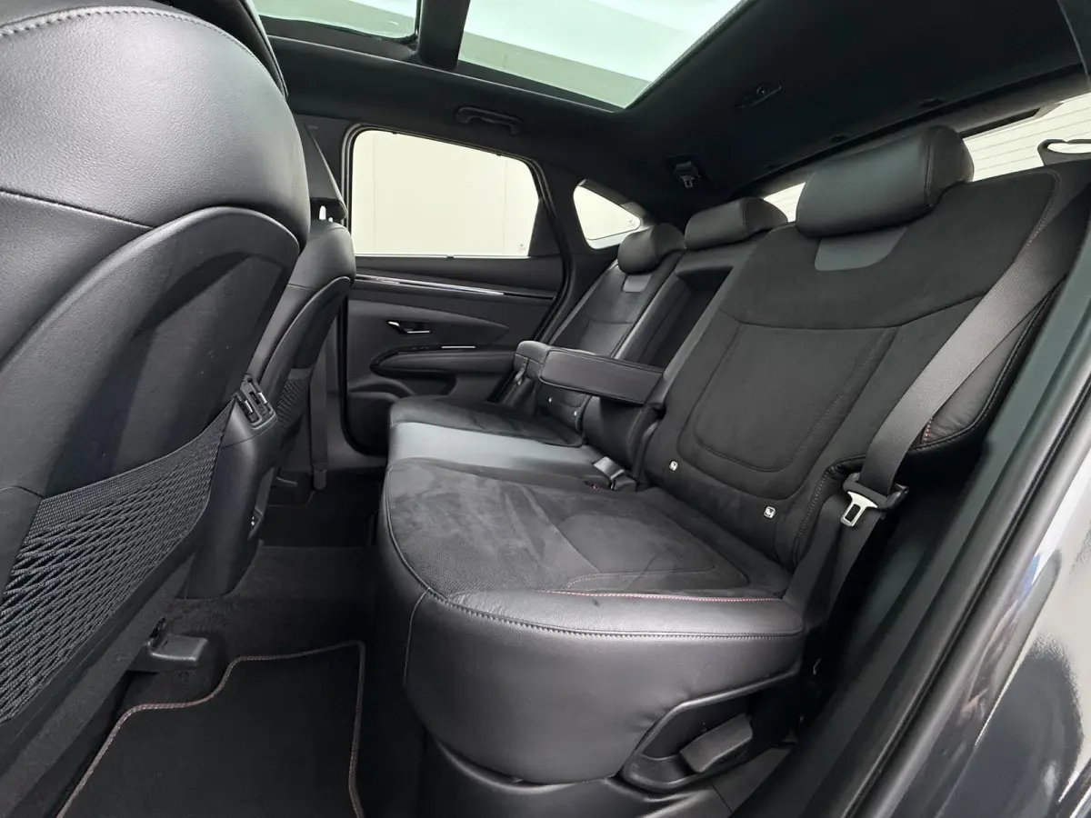 1.6 T-GDI HEV N Line Sky 4WD VAN: 37.900,- VOOR: 32.877,- UW HERFSTVOORDEEL: 5.023,-PANO |DEALER ONDERHOUDEN| HYUNDAI GARANTIE T/M 02-2028| STOELVENTILATIE + VERWARMING| CAMERA | FULL OPTION