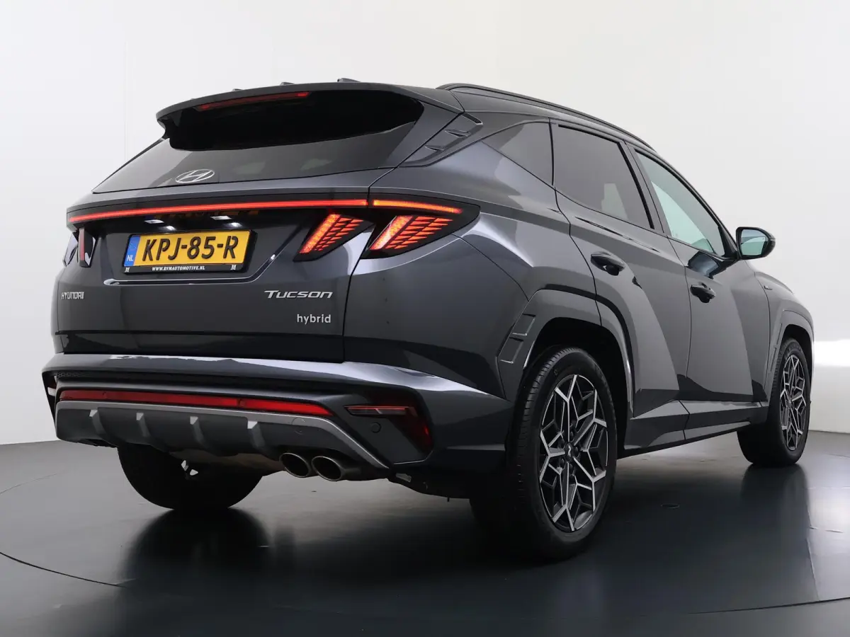 1.6 T-GDI HEV N Line Sky 4WD VAN: 37.900,- VOOR: 32.877,- UW HERFSTVOORDEEL: 5.023,-PANO |DEALER ONDERHOUDEN| HYUNDAI GARANTIE T/M 02-2028| STOELVENTILATIE + VERWARMING| CAMERA | FULL OPTION