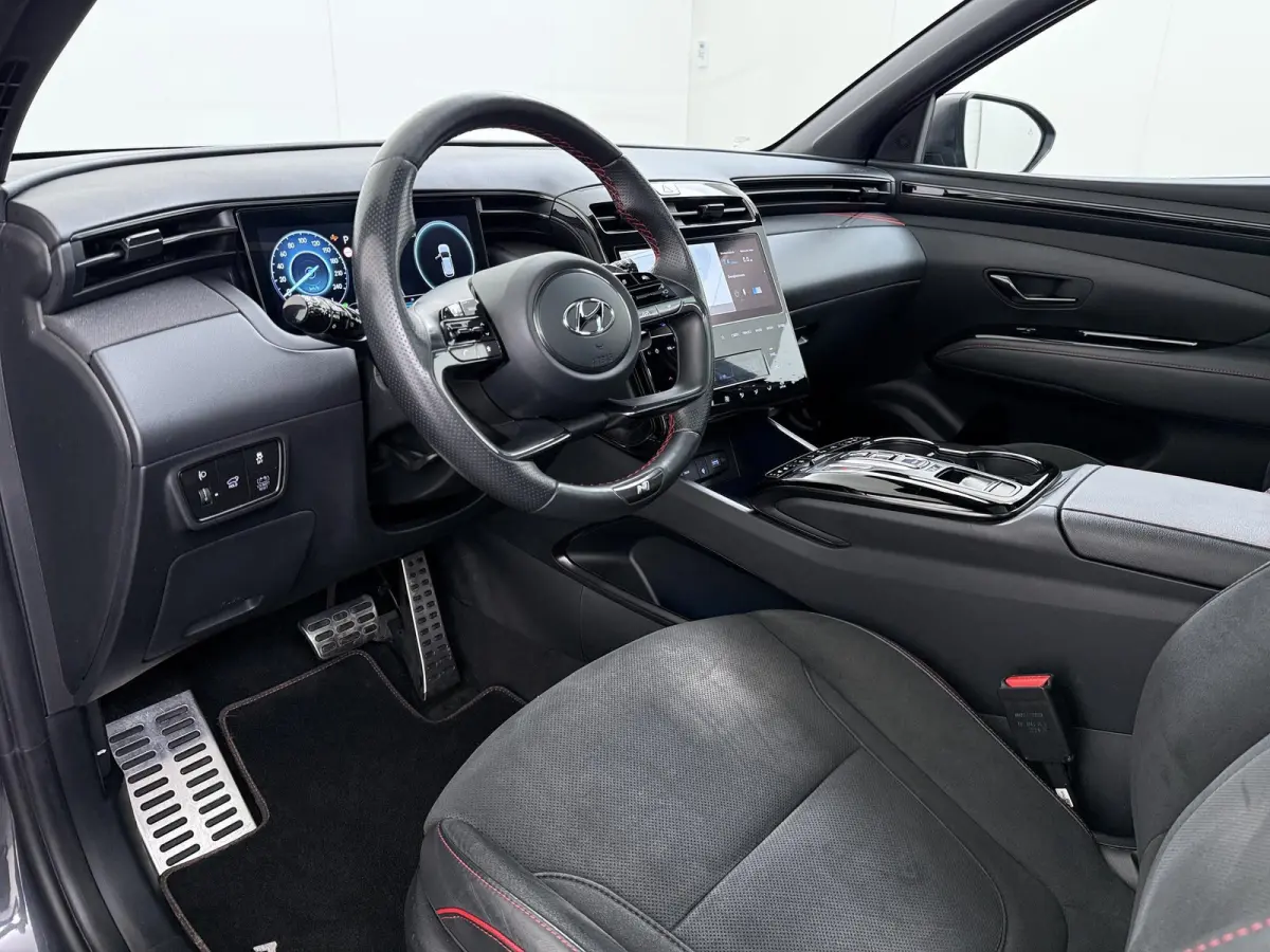 1.6 T-GDI HEV N Line Sky 4WD VAN: 37.900,- VOOR: 32.877,- UW HERFSTVOORDEEL: 5.023,-PANO |DEALER ONDERHOUDEN| HYUNDAI GARANTIE T/M 02-2028| STOELVENTILATIE + VERWARMING| CAMERA | FULL OPTION