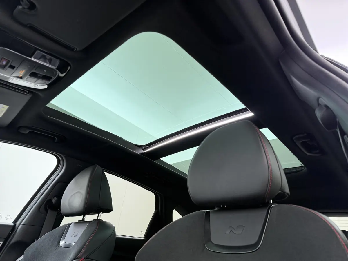 1.6 T-GDI HEV N Line Sky 4WD VAN: 37.900,- VOOR: 32.877,- UW HERFSTVOORDEEL: 5.023,-PANO |DEALER ONDERHOUDEN| HYUNDAI GARANTIE T/M 02-2028| STOELVENTILATIE + VERWARMING| CAMERA | FULL OPTION