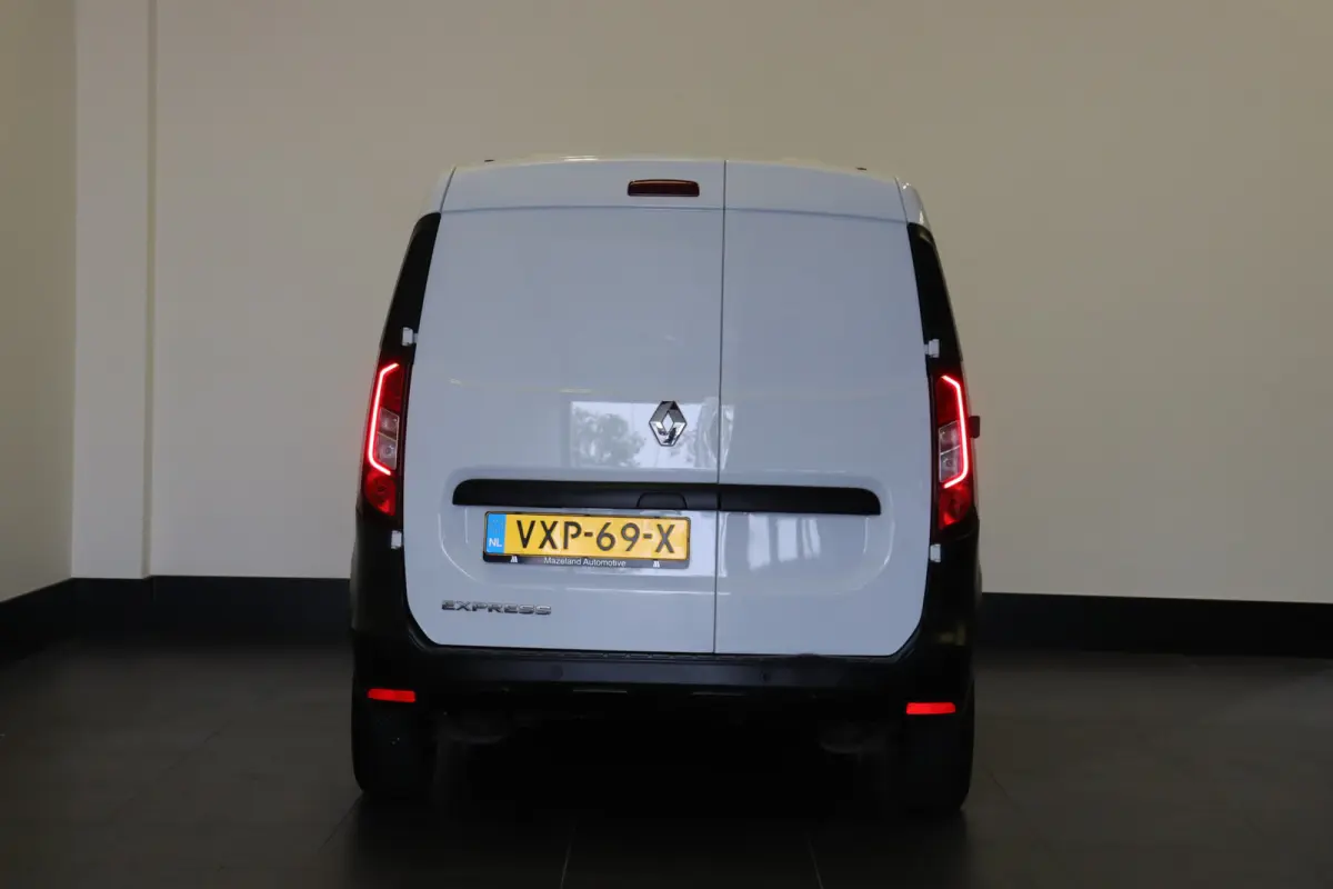 1.5 dCi EURO 6 - Airco - Cruise - €11.950,- Excl.