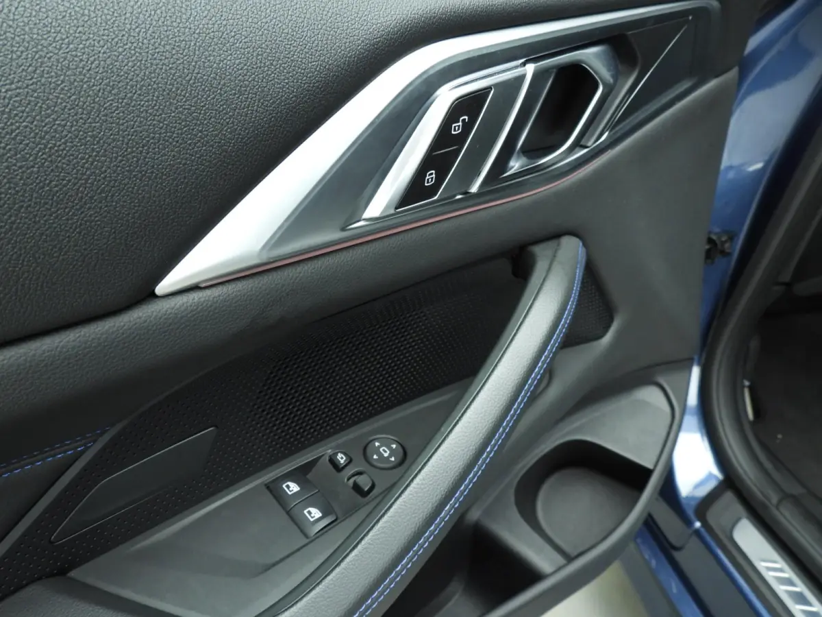 430i | M-Sportpakket | LED | Navigatie | Sportstoelen | Active cruise | DAB | Hifi speakers | Alu 19 inch