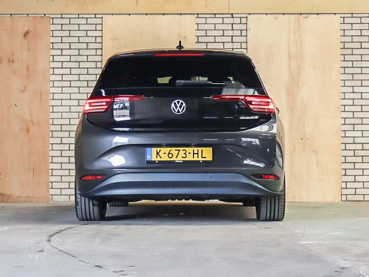 204pk First Plus 58 kWh | SoH 93% | Camera | Stuurwielverwarming | Stoelverwarming | All Season Banden