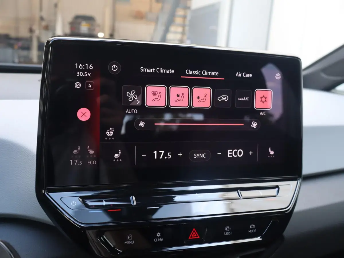 204pk First Plus 58 kWh | SoH 93% | Camera | Stuurwielverwarming | Stoelverwarming | All Season Banden