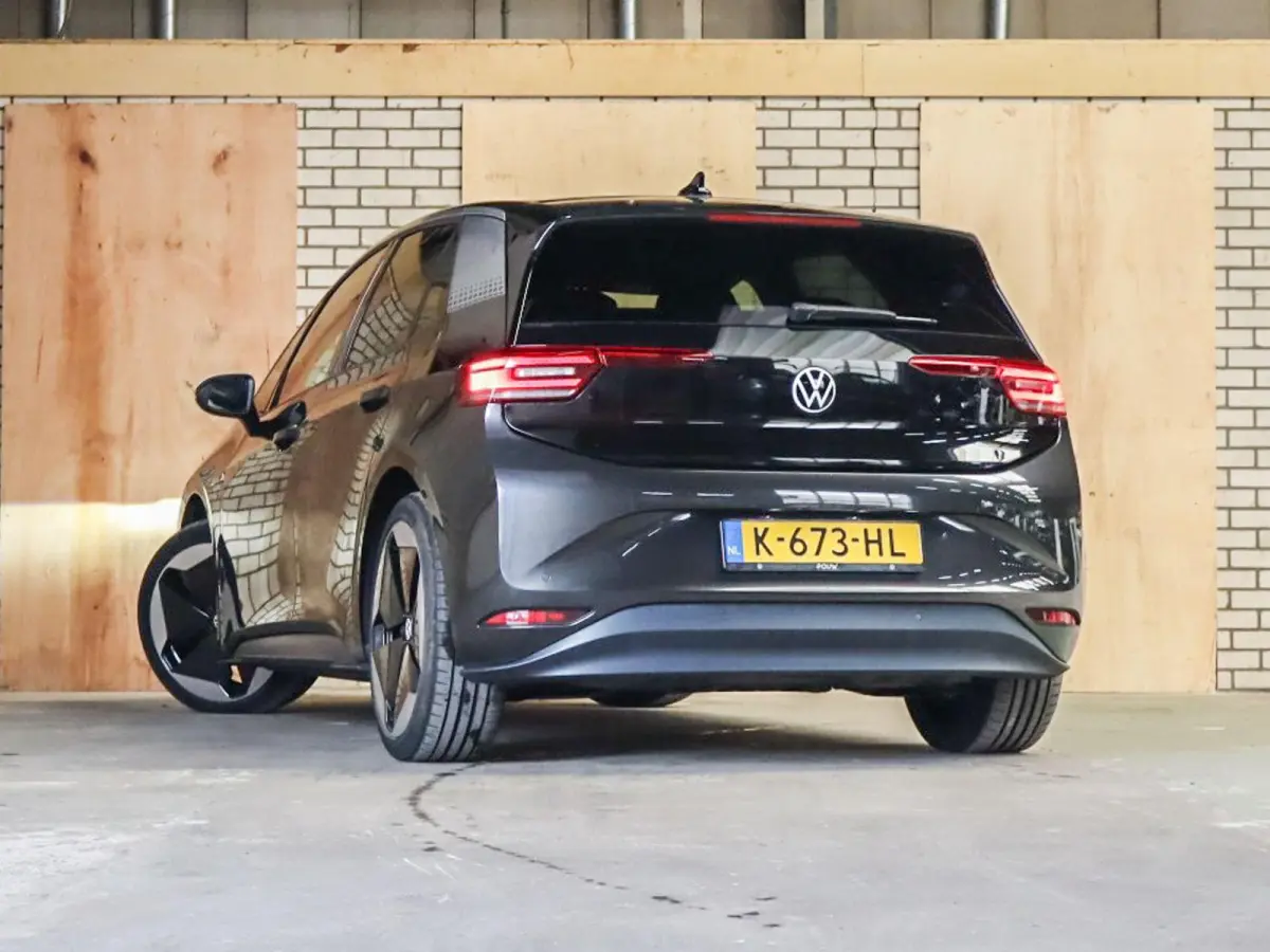 204pk First Plus 58 kWh | SoH 93% | Camera | Stuurwielverwarming | Stoelverwarming | All Season Banden