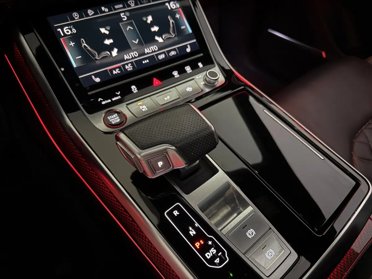 SQ8 4.0 TFSI quattro | Dak| Adaptive cruise| Trekhaak|