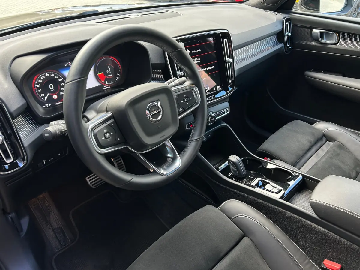 1.5 T4 R-Design | Camera | Pilot Assist | Stoel&stuurverwarming | Nubuck | Apple Carplay |