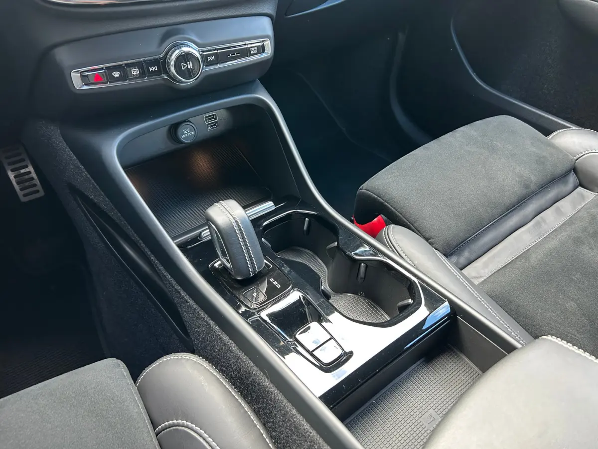 1.5 T4 R-Design | Camera | Pilot Assist | Stoel&stuurverwarming | Nubuck | Apple Carplay |
