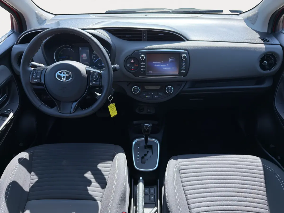 1.5 Hybrid Active | Achteruitrijcamera | Cruise Control | Airco | Centrale deurvergendeling met afstandsbediening |