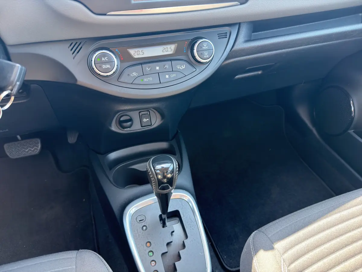 1.5 Hybrid Active | Achteruitrijcamera | Cruise Control | Airco | Centrale deurvergendeling met afstandsbediening |