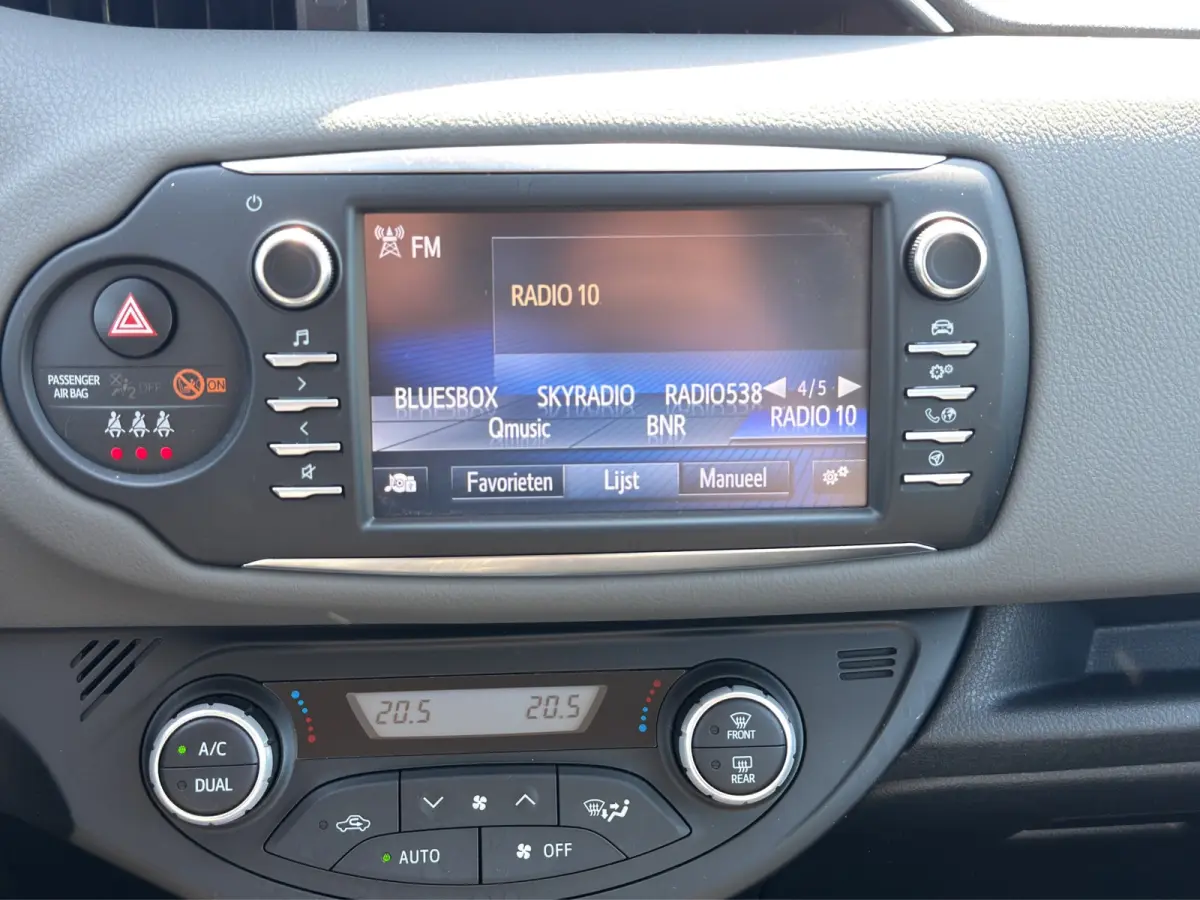 1.5 Hybrid Active | Achteruitrijcamera | Cruise Control | Airco | Centrale deurvergendeling met afstandsbediening |