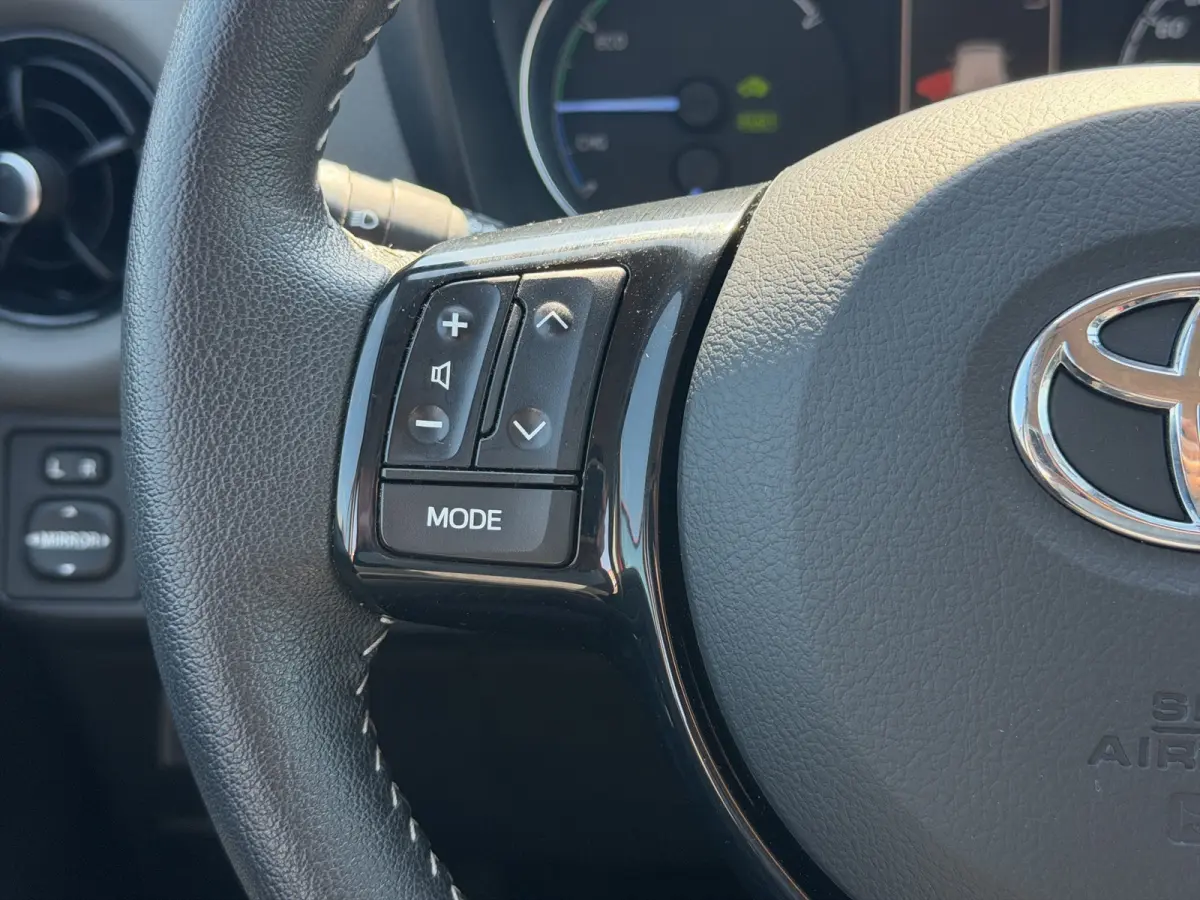 1.5 Hybrid Active | Achteruitrijcamera | Cruise Control | Airco | Centrale deurvergendeling met afstandsbediening |