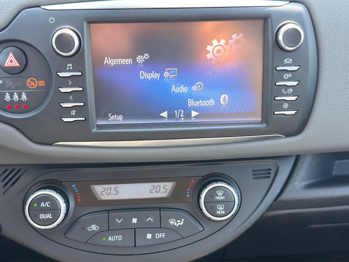 1.5 Hybrid Active | Achteruitrijcamera | Cruise Control | Airco | Centrale deurvergendeling met afstandsbediening |