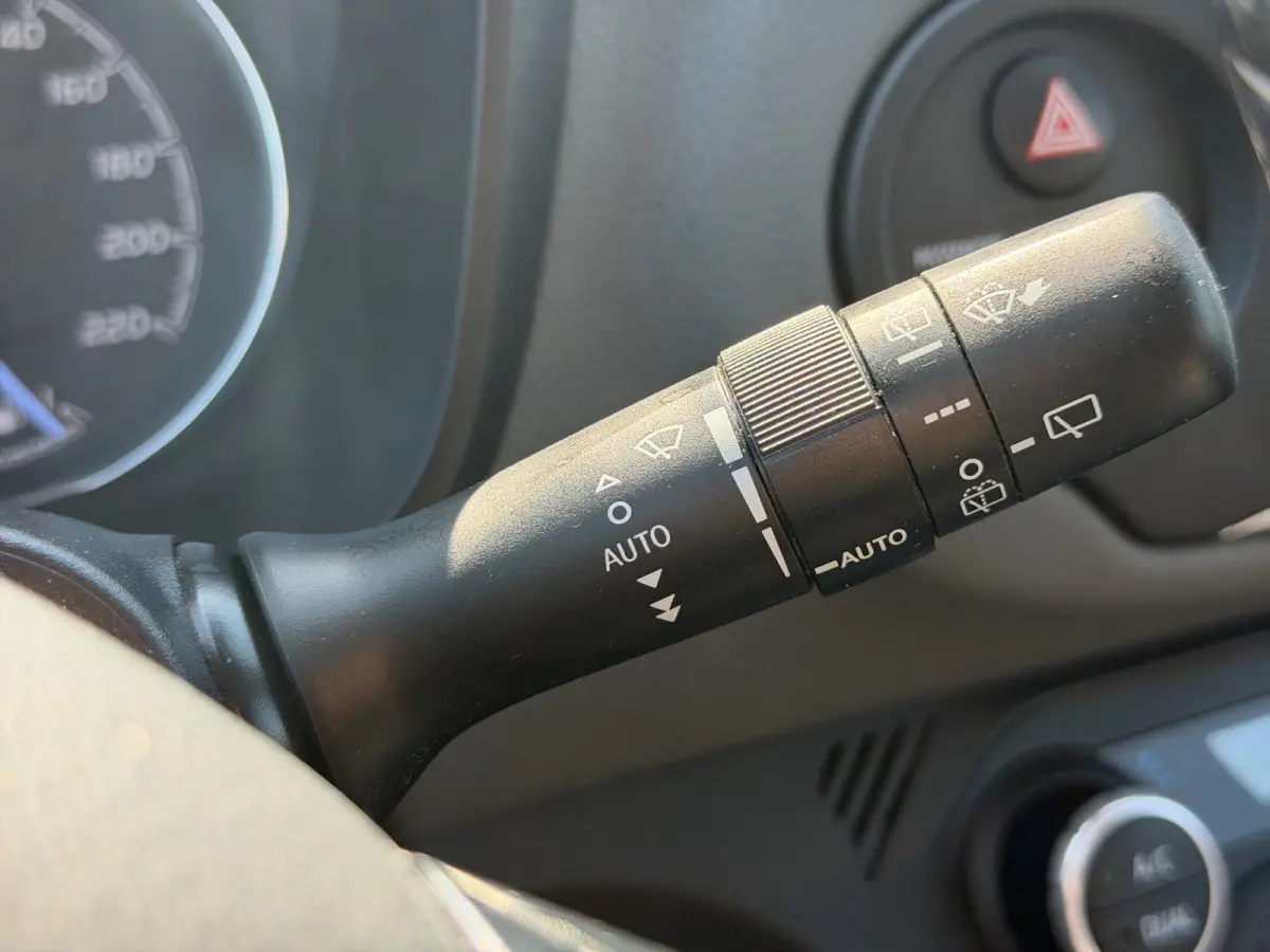 1.5 Hybrid Active | Achteruitrijcamera | Cruise Control | Airco | Centrale deurvergendeling met afstandsbediening |