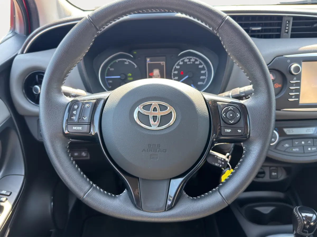 1.5 Hybrid Active | Achteruitrijcamera | Cruise Control | Airco | Centrale deurvergendeling met afstandsbediening |