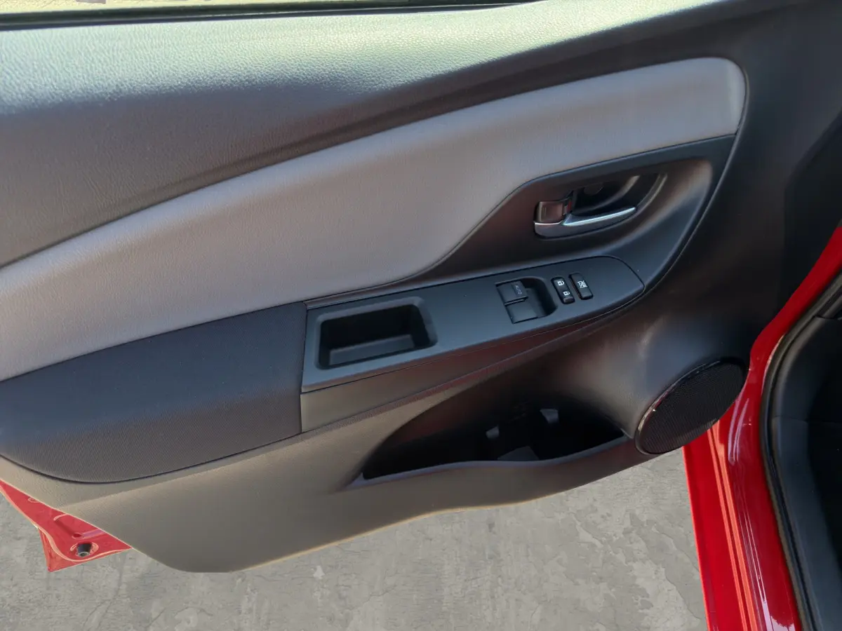 1.5 Hybrid Active | Achteruitrijcamera | Cruise Control | Airco | Centrale deurvergendeling met afstandsbediening |