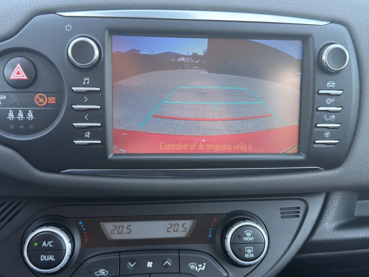 1.5 Hybrid Active | Achteruitrijcamera | Cruise Control | Airco | Centrale deurvergendeling met afstandsbediening |