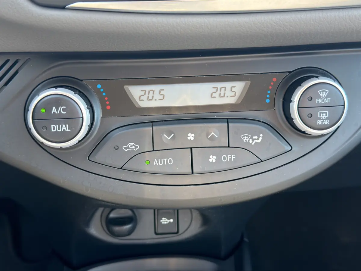 1.5 Hybrid Active | Achteruitrijcamera | Cruise Control | Airco | Centrale deurvergendeling met afstandsbediening |