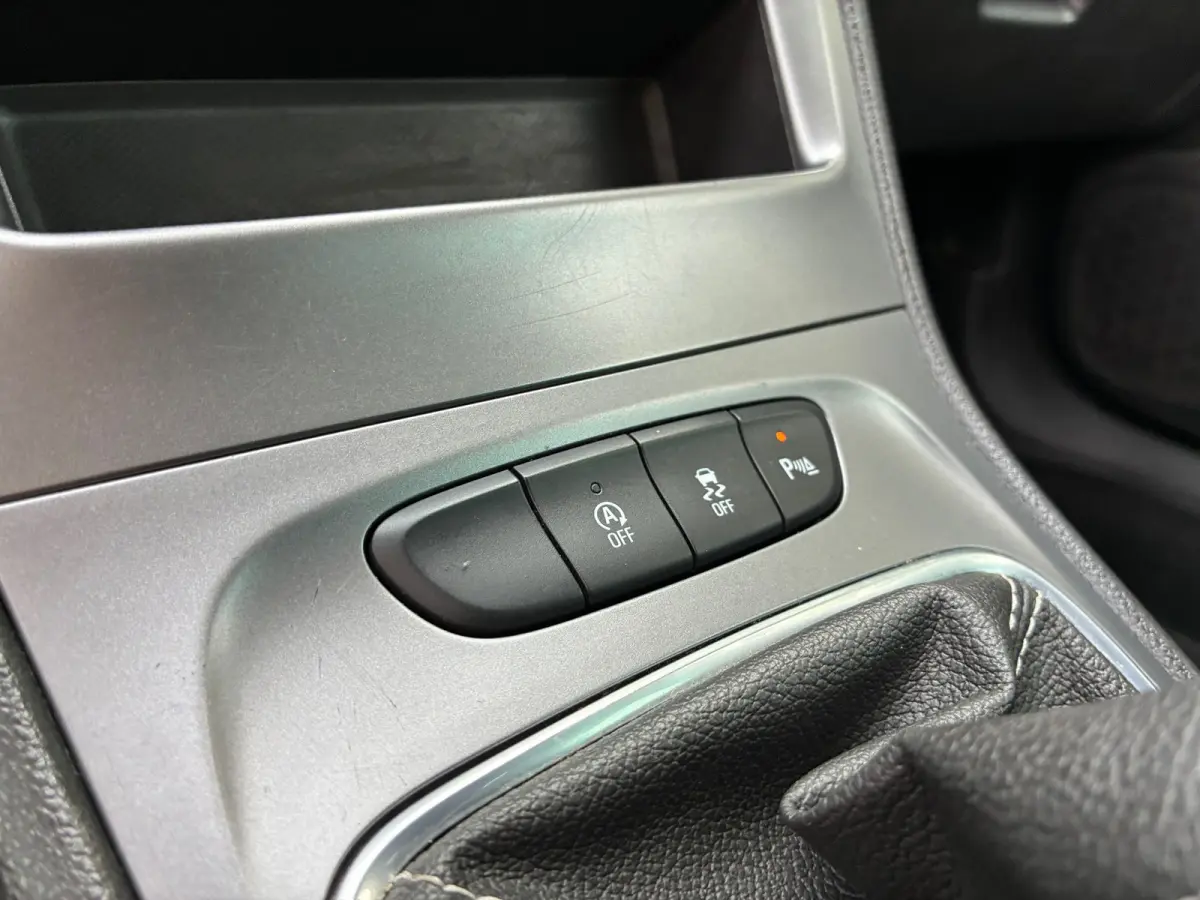 1.0 Turbo 120 Jaar Edition | Navi + Clima + Cruise nu €6.975,-!!