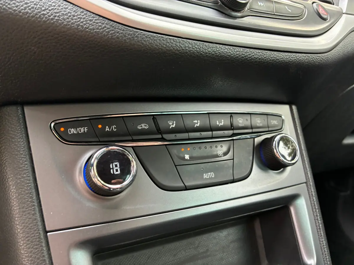 1.0 Turbo 120 Jaar Edition | Navi + Clima + Cruise nu €6.975,-!!