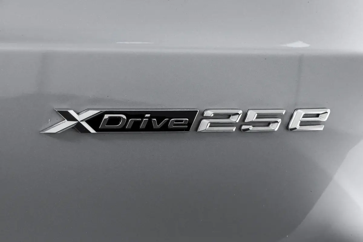 xDrive25e 245 PK M-Sport | Premium Pack | S/K-Panodak | Elek. Trekhaak | Dig. Cockpit | Cruise | Stoelverw. | PDC | Camera | NAV+App. Connect | ECC | Elek. Klep | LM 19" | 2882