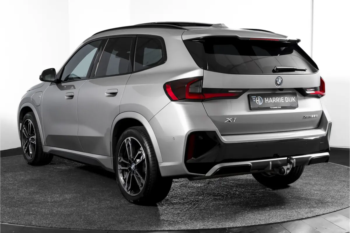 xDrive25e 245 PK M-Sport | Premium Pack | S/K-Panodak | Elek. Trekhaak | Dig. Cockpit | Cruise | Stoelverw. | PDC | Camera | NAV+App. Connect | ECC | Elek. Klep | LM 19" | 2882