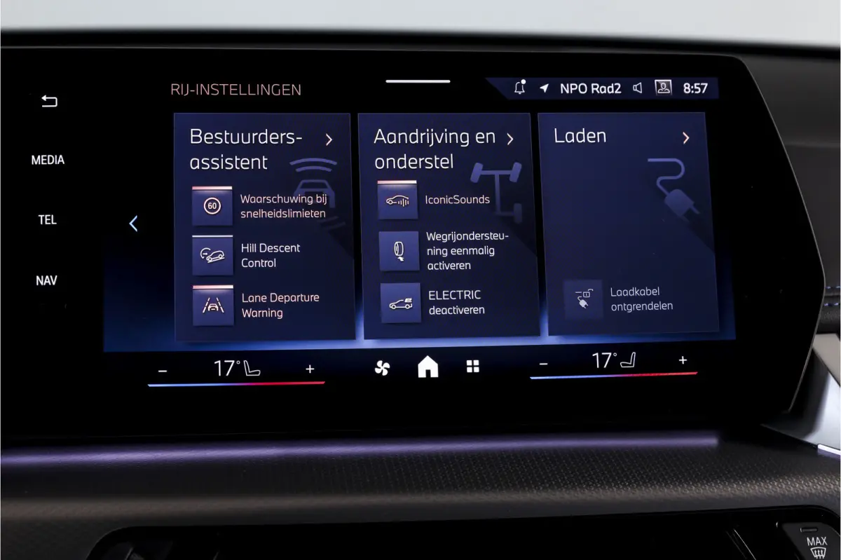 xDrive25e 245 PK M-Sport | Premium Pack | S/K-Panodak | Elek. Trekhaak | Dig. Cockpit | Cruise | Stoelverw. | PDC | Camera | NAV+App. Connect | ECC | Elek. Klep | LM 19" | 2882