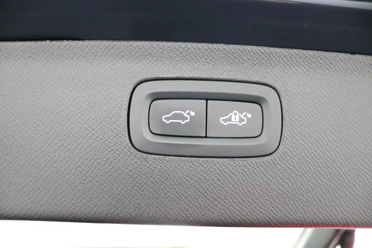 T8 Plug-in hybrid AWD Ultra Dark | Luchtvering | Trekhaak | SoH 96% | Harman/Kardon | Stoelventilatie | Massage | Harman/Kardon | 360 Camera | 22 Inch Wielen