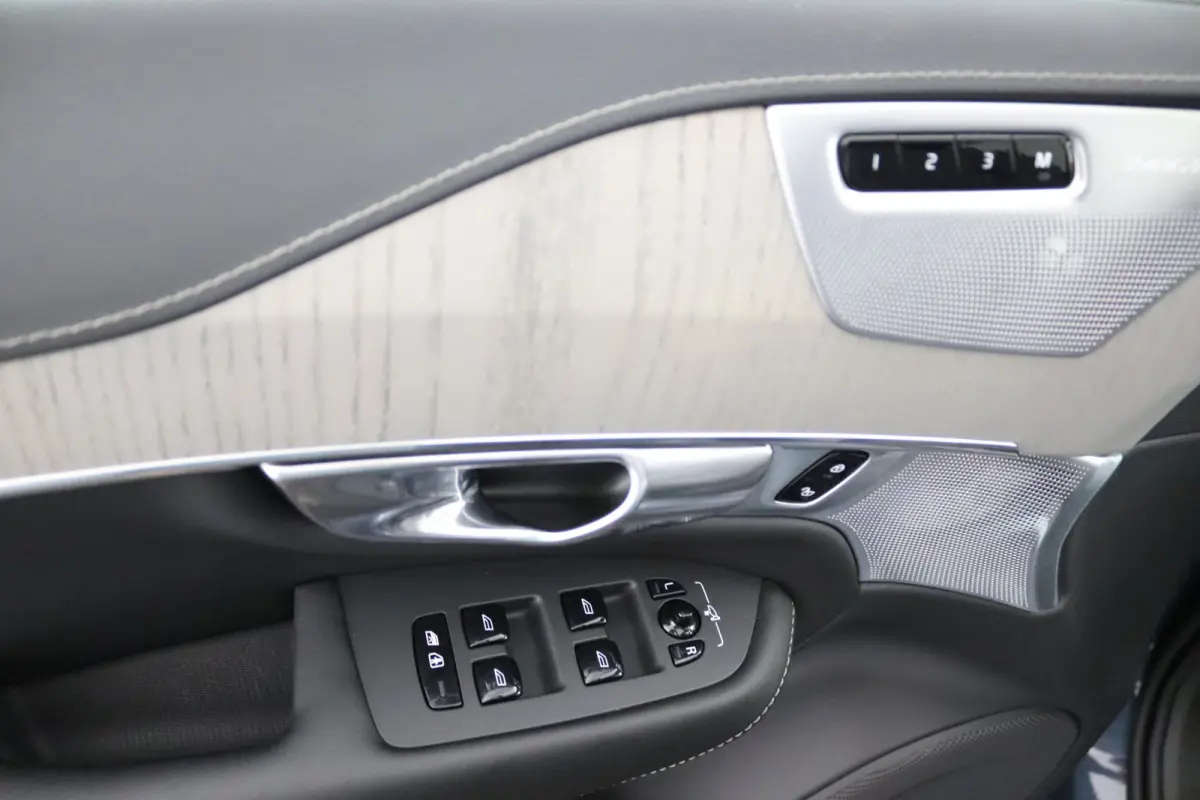 T8 Plug-in hybrid AWD Ultra Dark | Luchtvering | Trekhaak | SoH 96% | Harman/Kardon | Stoelventilatie | Massage | Harman/Kardon | 360 Camera | 22 Inch Wielen