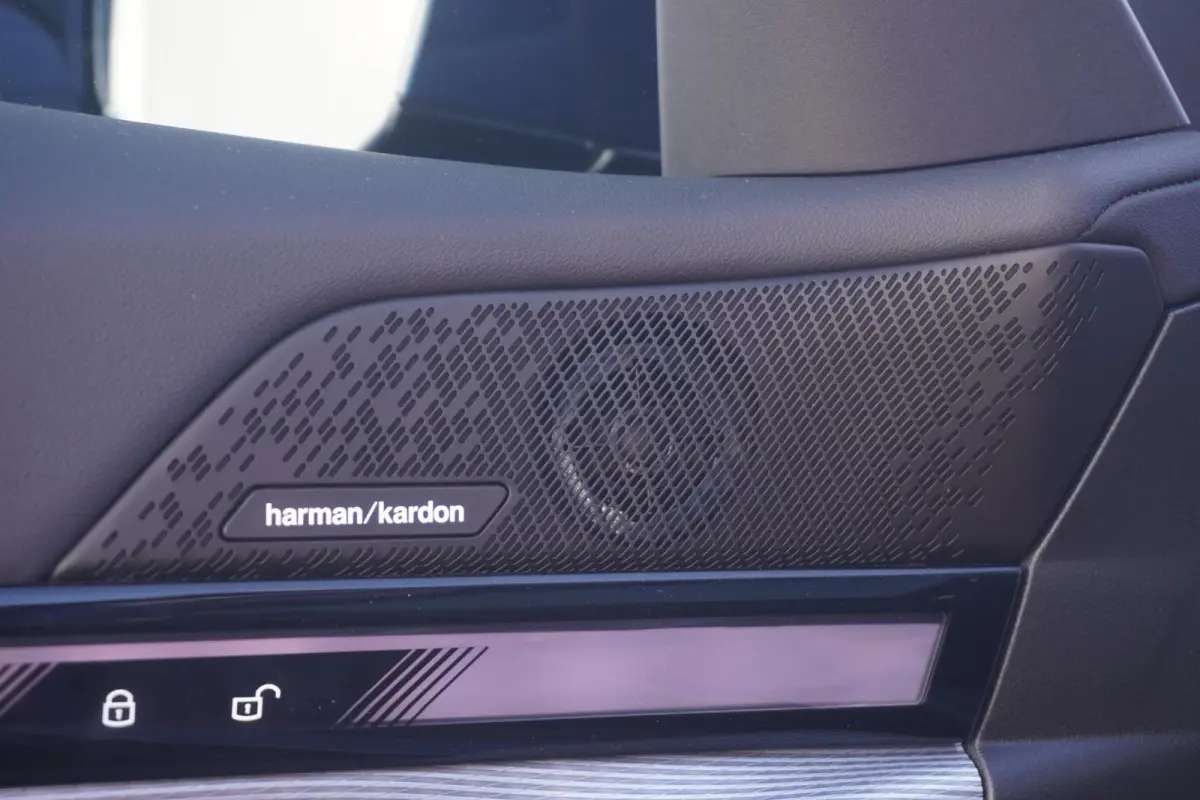 550e xDrive | SoH 100% |M Sportpakket Pro | Glazen Panoramadak | Adaptief Onderstel Professional | Harman Kardon | Head-Up Display