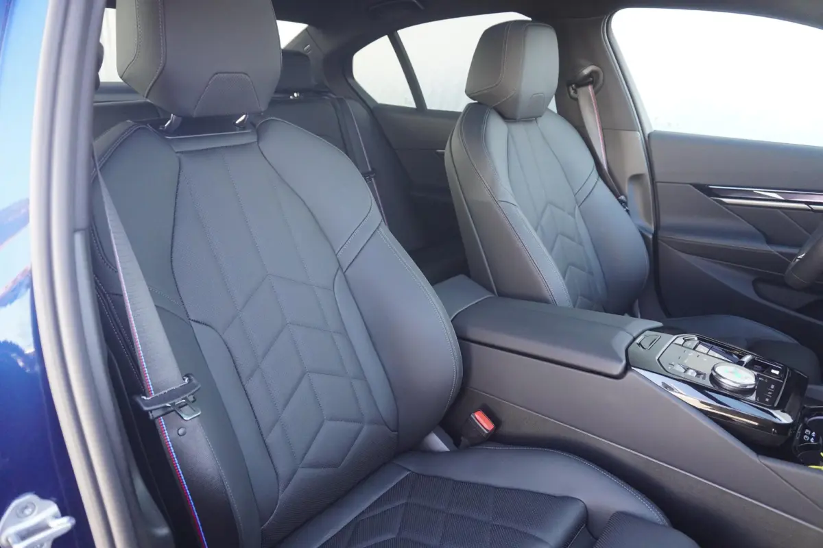 550e xDrive | SoH 100% |M Sportpakket Pro | Glazen Panoramadak | Adaptief Onderstel Professional | Harman Kardon | Head-Up Display