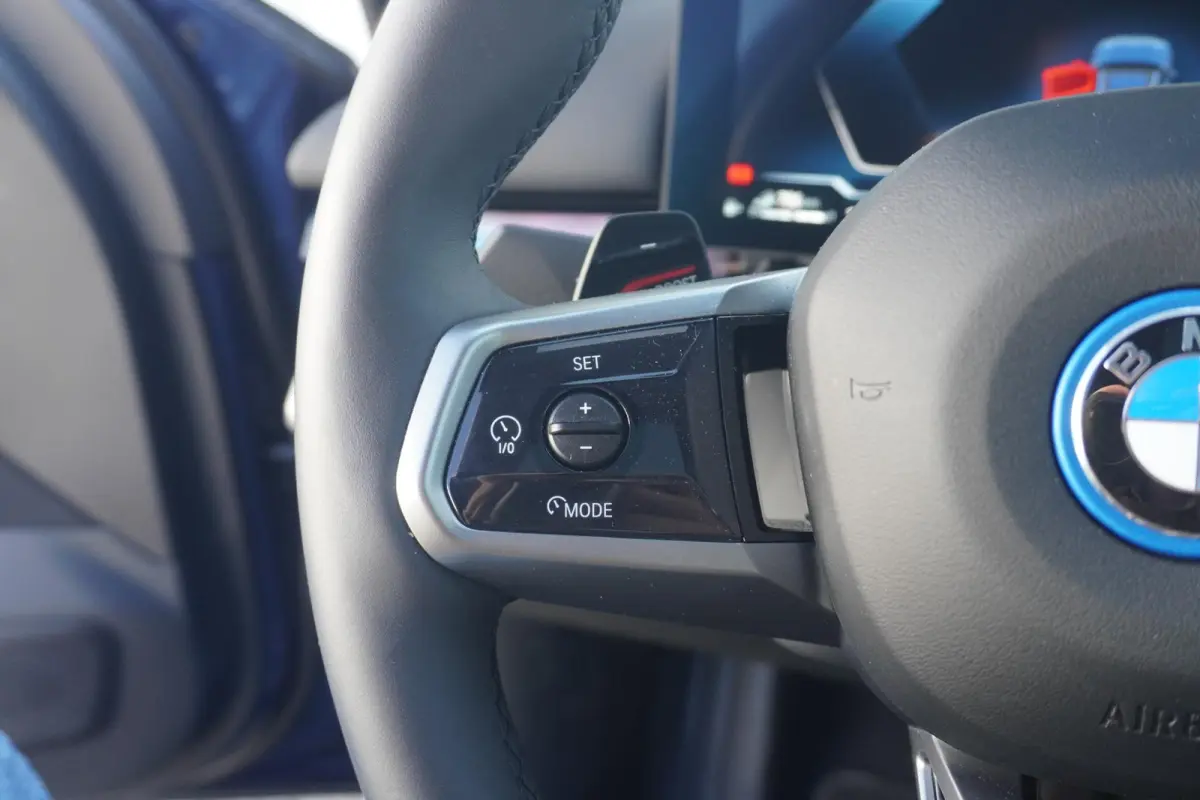 550e xDrive | SoH 100% |M Sportpakket Pro | Glazen Panoramadak | Adaptief Onderstel Professional | Harman Kardon | Head-Up Display
