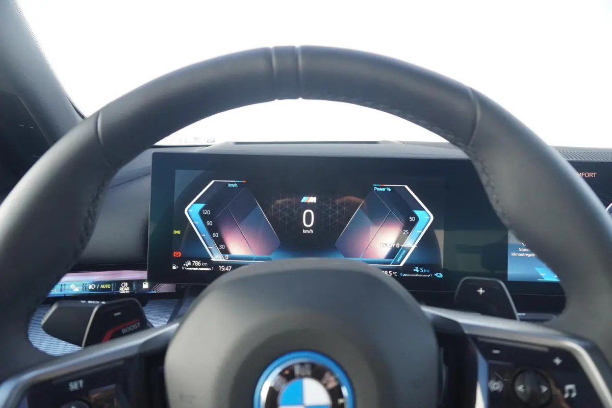 550e xDrive | SoH 100% |M Sportpakket Pro | Glazen Panoramadak | Adaptief Onderstel Professional | Harman Kardon | Head-Up Display