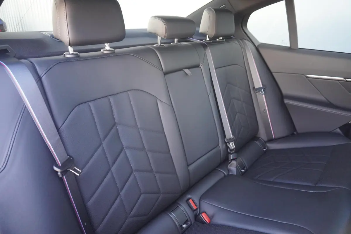 550e xDrive | SoH 100% |M Sportpakket Pro | Glazen Panoramadak | Adaptief Onderstel Professional | Harman Kardon | Head-Up Display
