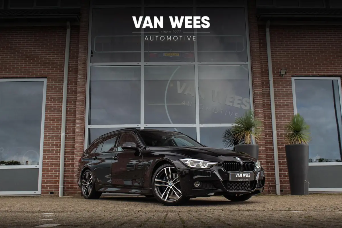 320i M Sport Edition | 2e eigenaar | NL auto | Camera | HiFi audio | Stoelverwarming | DAB | Head-up | Cruise control | LED | Park Assistant | PDC | Navigatie