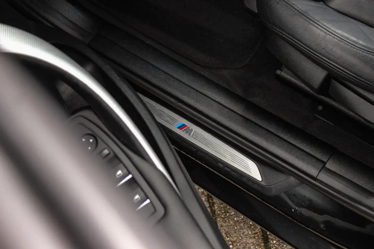 320i M Sport Edition | 2e eigenaar | NL auto | Camera | HiFi audio | Stoelverwarming | DAB | Head-up | Cruise control | LED | Park Assistant | PDC | Navigatie