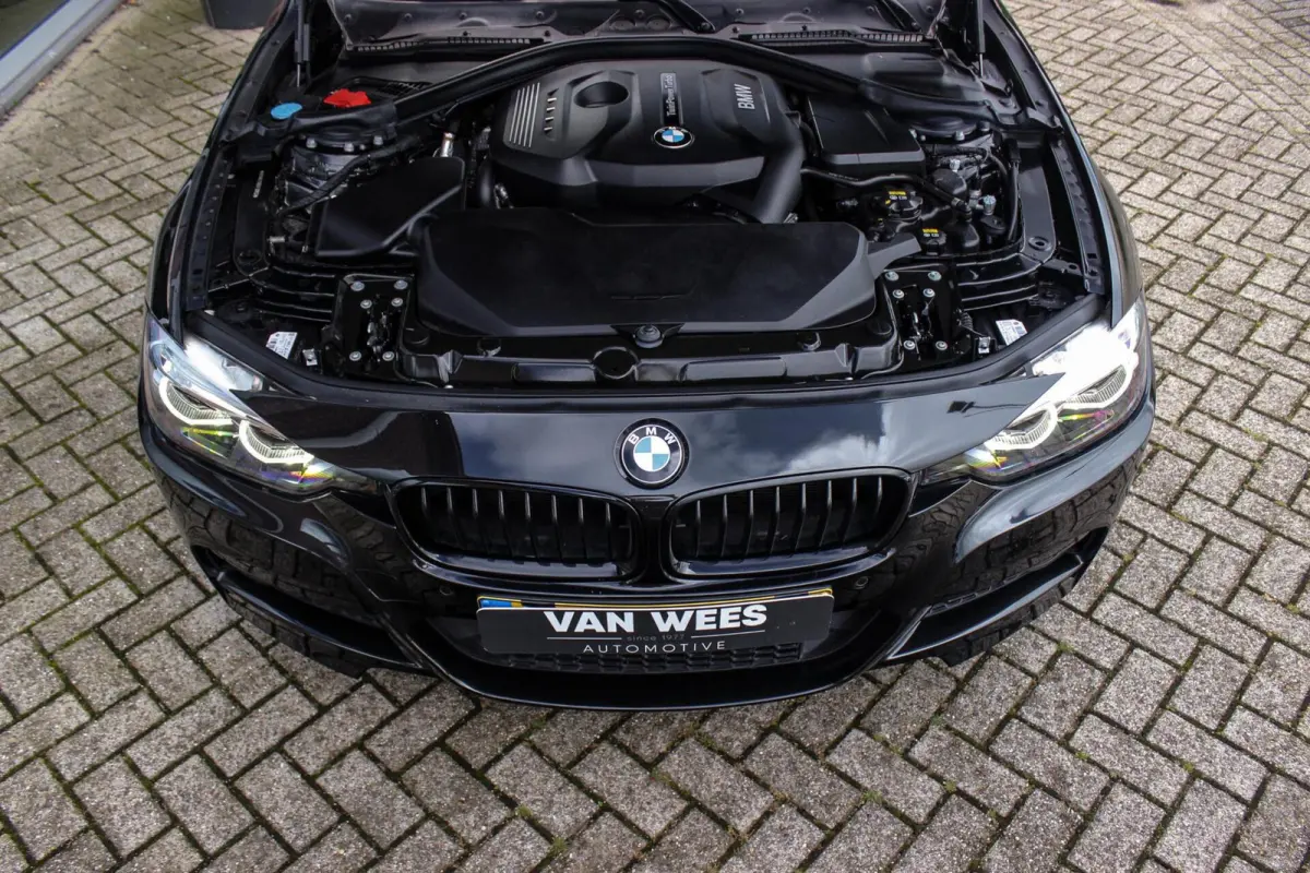 320i M Sport Edition | 2e eigenaar | NL auto | Camera | HiFi audio | Stoelverwarming | DAB | Head-up | Cruise control | LED | Park Assistant | PDC | Navigatie
