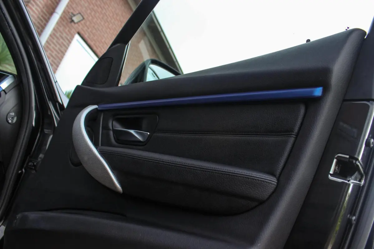320i M Sport Edition | 2e eigenaar | NL auto | Camera | HiFi audio | Stoelverwarming | DAB | Head-up | Cruise control | LED | Park Assistant | PDC | Navigatie