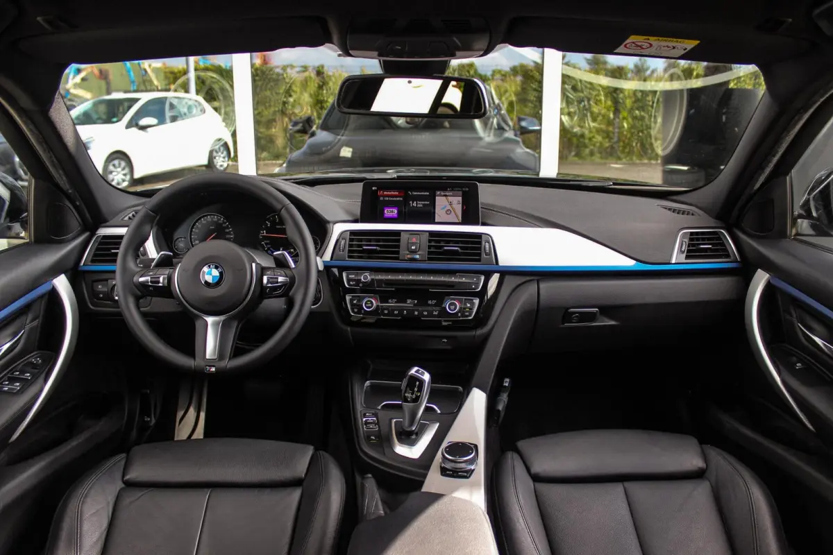 320i M Sport Edition | 2e eigenaar | NL auto | Camera | HiFi audio | Stoelverwarming | DAB | Head-up | Cruise control | LED | Park Assistant | PDC | Navigatie