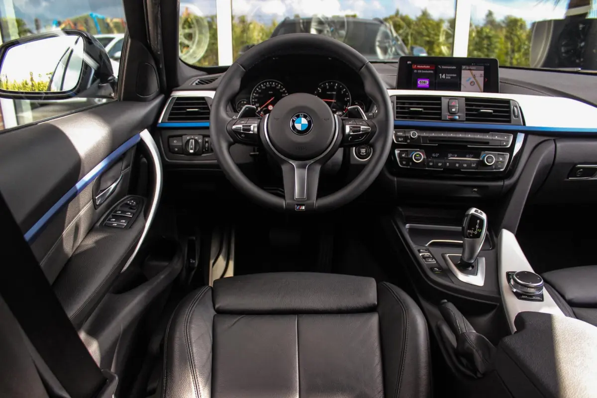 320i M Sport Edition | 2e eigenaar | NL auto | Camera | HiFi audio | Stoelverwarming | DAB | Head-up | Cruise control | LED | Park Assistant | PDC | Navigatie