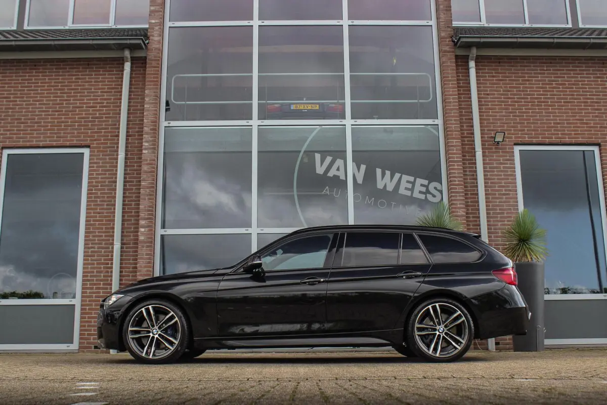 320i M Sport Edition | 2e eigenaar | NL auto | Camera | HiFi audio | Stoelverwarming | DAB | Head-up | Cruise control | LED | Park Assistant | PDC | Navigatie