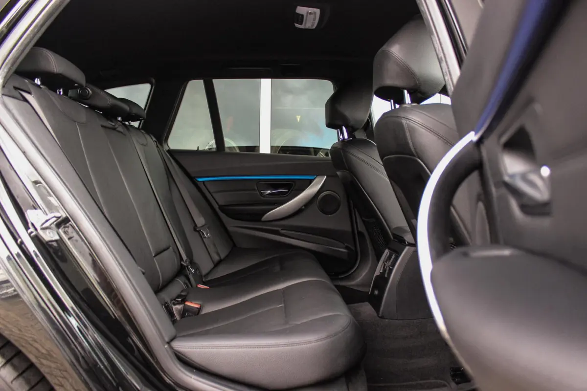 320i M Sport Edition | 2e eigenaar | NL auto | Camera | HiFi audio | Stoelverwarming | DAB | Head-up | Cruise control | LED | Park Assistant | PDC | Navigatie