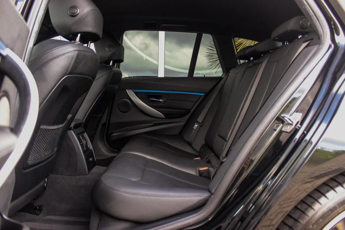 320i M Sport Edition | 2e eigenaar | NL auto | Camera | HiFi audio | Stoelverwarming | DAB | Head-up | Cruise control | LED | Park Assistant | PDC | Navigatie