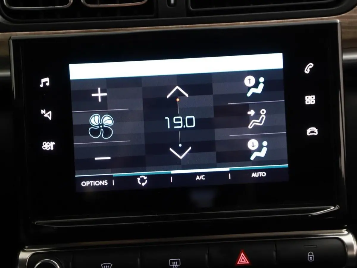 1.2T 110pk Shine Camera/Nav/H.Leder/CarPlay/Led